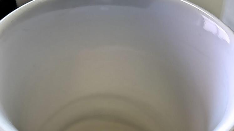 Tasse bleibt leer - sonst gibt es wieder zu viel Forderungen. Foto: mb