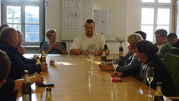 Die "Stadtrat-Sitzung" unter Leitung von Martin Sesselmann ist er&ouml;ffnet. Foto: Heike Sch&uuml;lein