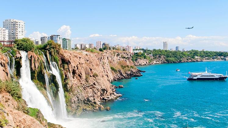 Unterer D&uuml;den-Wasserfall im t&uuml;rkischen Antalya