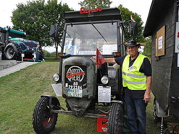 Kleinsteinach: 200 Bulldogs tuckern zum Oldtimertreffen