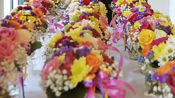 Biedermeiersträußchen stehen bereit für die Ehrengäste des Neujahrsempfangs. Fotos: Sigismund von Dobschütz