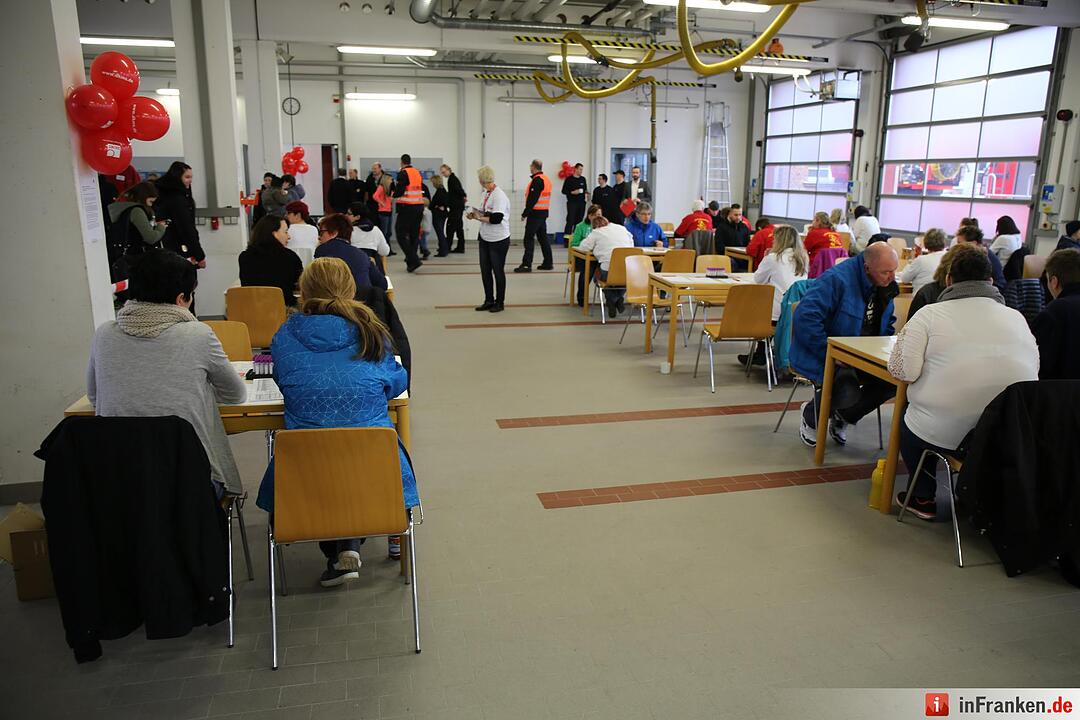 An Leukaemie erkrankter Feuerwehrmann hofft auf Hilfe - 500 Spender kamen am Sonntag in Hof zur Typisierung