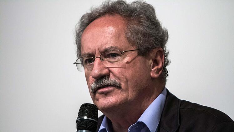 "Die Alternative oder: Macht endlich Politik!": Christian Ude stellte sein neues Buch in Coburg vor. Foto: Jochen Berger