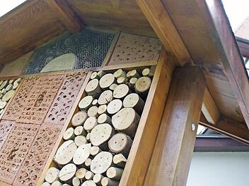 Das Insektenhotel des Gartenbauvereins für die Kindergarten-Kids lässt für die Insekten keine Wünsche offen. Foto: Marco Meißner