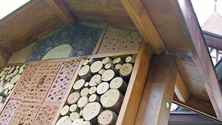 Das Insektenhotel des Gartenbauvereins für die Kindergarten-Kids lässt für die Insekten keine Wünsche offen. Foto: Marco Meißner