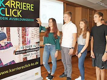 Sie waren die Modells für "Karriereclick". Im Bild von links: Julia Meyer, Martin Fugmann, Maxima Faller und Tim Neubauer.