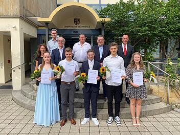 Lichtenfels: Landkreis ehrt seine besten Mittelsch&uuml;ler - "Durchhalteverm&ouml;gen und Einsatzbereitschaft n&ouml;tig"