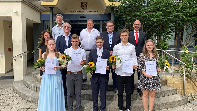 Lichtenfels: Landkreis ehrt seine besten Mittelsch&uuml;ler - "Durchhalteverm&ouml;gen und Einsatzbereitschaft n&ouml;tig"