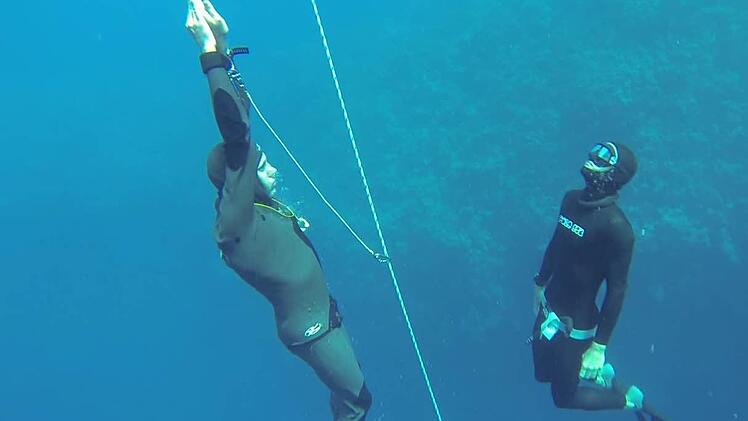 Freitaucher Jens Stötzner (links)