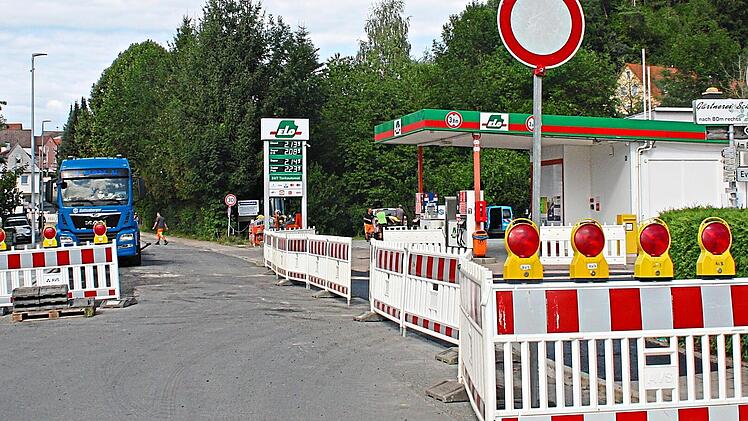 Blick von der Elo-Tankstelle in die noch gesperrte Pezoldoldtra&szlig;e, die ab Freitag wegen des Markts in G&ouml;&szlig;weinstein wieder offen ist. Thomas Weichert