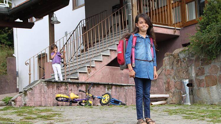 Die zehnjährige Hana freut sich auf den Schulbeginn. Das Mädchen stammt aus dem Kosovo. Ihre Familie war eine der ersten, die nach Volkers kamen. Hana kennt sich in der Grundschule Bad Brückenau schon aus. Die Sprache ist für sie aber noch schwierig.  Foto: Ulrike Müller