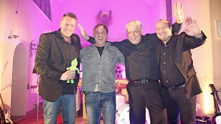 Sie spielen die Songs der Liedermacher und Rockpoeten (von links): Holger Höhn, Stefan Luschner, Walter Schönheiter und Frank Hofmann von der Gruppe "Elixier". Heute treten sie in der "Kutschenhalle" von Kloster Banz auf.  Foto: Stephan Stöckel