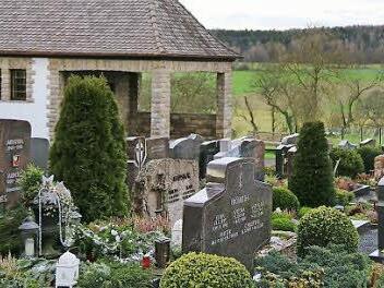 Eine planerische Umgestaltung des Schwärzelbacher Friedhofs ist in die Wege geleitet.  Foto: Gerd Schaar