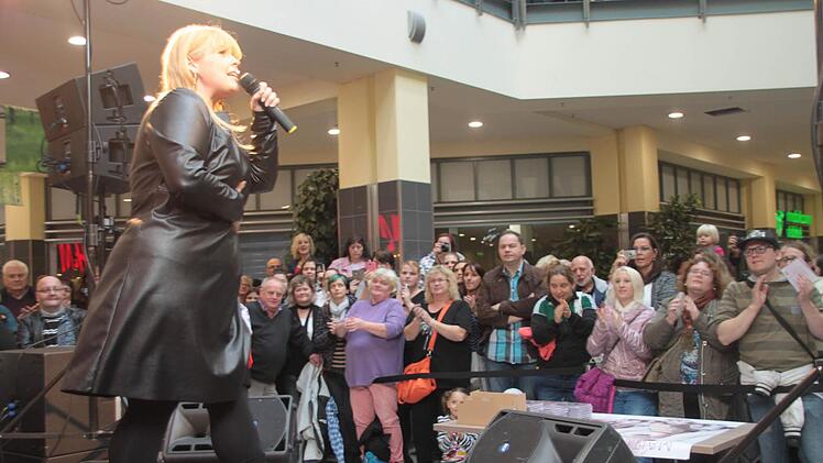 Impressionen von Maite Kellys Auftritt im Einkaufszentrum "Fritz" Foto: Dagmar Besand