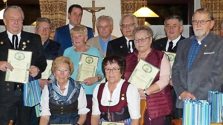 Die Geehrten der FSV-Ortsgruppe Leutenbach Foto: privat