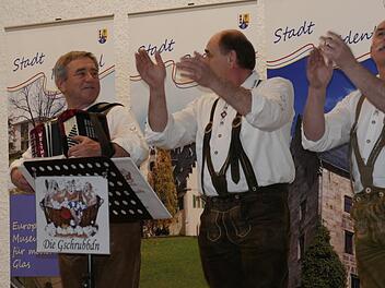 Die Musikgruppe "Die Gschrubbdn" war genauso originell wie die fränkische Mundart auch. Foto: Manja von Nida