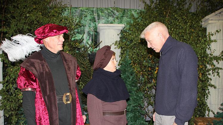 Drei Generationen auf einer Bühne: Erhard Witte (links), Nachwuchstalent Bruno Treuner (Mitte) und Regisseur Daniel Leistner. Foto: Veronika Schadeck