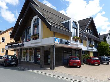 Ein Blick auf die Hauptstelle der Raiffeisenbank Oberland eG in Marktleugast
