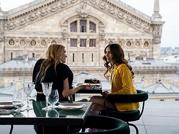 Camille Razat (links) und Lily Collins spielten über vier Staffeln nebeneinander im Serien-Hit "Emily in Paris".