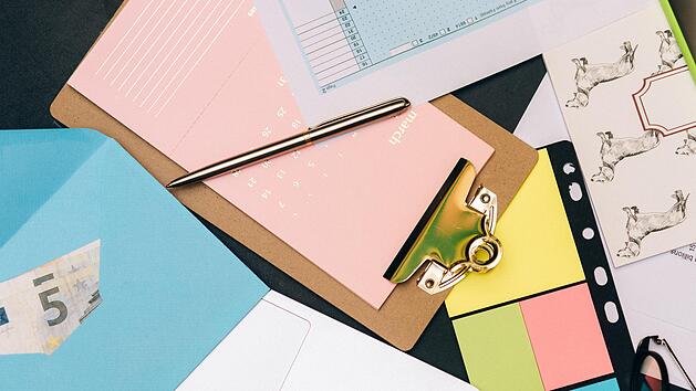 Papier ist ein wertvoller Rohstoff, daher ist es wichtig auf den Papierverbrauch zu achten.