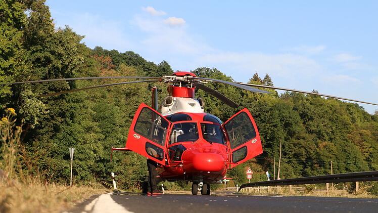 Alzenau: Biker kracht mit Auto zusammen