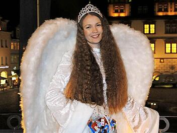 Fenke Freya Flessa wird in diesem Jahr erstmals als Christkind den Coburger Weihnachtsmarkt eröffnen. Foto: Simone Bastian