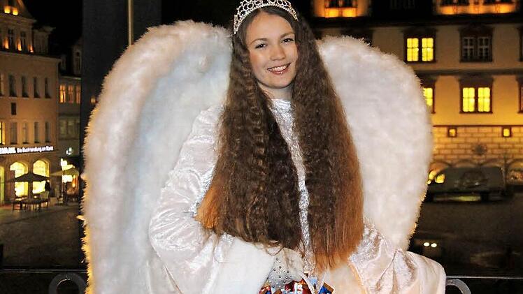 Fenke Freya Flessa wird in diesem Jahr erstmals als Christkind den Coburger Weihnachtsmarkt eröffnen. Foto: Simone Bastian