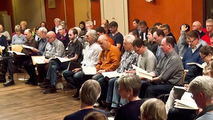 Der Coburger Bachchor bei der ProbenarbeitFoto: Jochen Berger