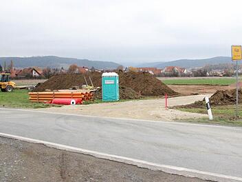 Die Arbeiten zur Erschließung des Baugebiets "Melm II" sind in vollem Gange. Insgesamt werden 54 Bauparzellen erschlossen. Die meisten davon sind schon an Häuslebauer verkauft. Im Hintergrund das Gebiet "Melm I".  Foto: Friedwald Schedel