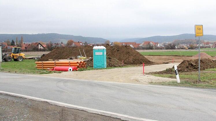 Die Arbeiten zur Erschließung des Baugebiets "Melm II" sind in vollem Gange. Insgesamt werden 54 Bauparzellen erschlossen. Die meisten davon sind schon an Häuslebauer verkauft. Im Hintergrund das Gebiet "Melm I".  Foto: Friedwald Schedel