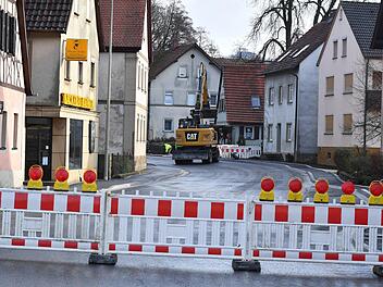 So sah es noch vor  Weihnachten  2017 aus - kurz vor der Öffnung der über Monate gesperrten Ortsdurchfahrt von Straßgiech.  Nun wollen  Staatliches Bauamt und  Stadt   den letzten Abschnitt  weiter in Richtung Scheßlitz    erledigen, weshalb es erneut zur Sperrung kommt. Ronald Rinklef