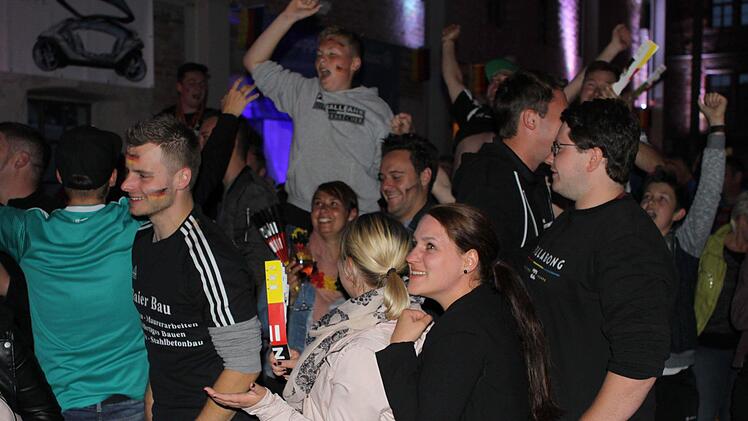 Beim Public Viewing in Kronach. Foto: Michael Wunder