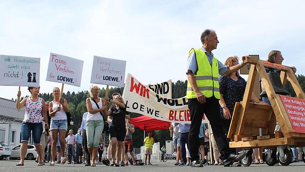 Am Dienstag haben Mitarbeiter der Firma "Loewe" demonstriert. Foto: Anna-Lena Deuerling