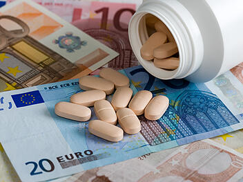 Krankenkassen in Not – aber die Pharmaindustrie kassiert ab?