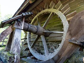 Ein altes Mühlrad im Glottertal im Schwarzwald. Dreht sich auch bald an der Oberen Mühle in Heubsch wieder das Rad? Symbolfoto: Patrick Seeger/dpa