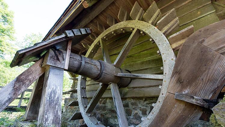 Ein altes Mühlrad im Glottertal im Schwarzwald. Dreht sich auch bald an der Oberen Mühle in Heubsch wieder das Rad? Symbolfoto: Patrick Seeger/dpa