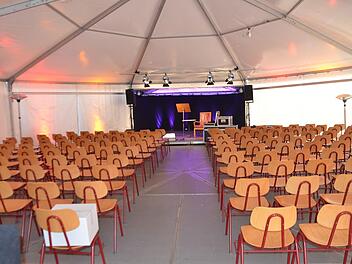 Der Kulturpavillon ist eingerichtet. Fotos: Bernhard Panzer