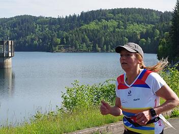 Karin Zohner vom ASC Marktrodach gewann in der Laufklasse DL2 und war insgesamt zweitbeste Dame auf der Kurzstrecke.  Fotos: Hans Franz