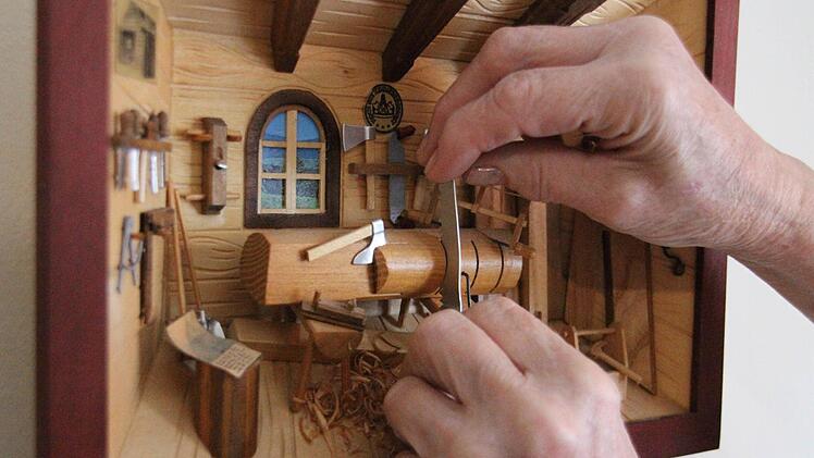 Die Säge hatte es Oskar angetan. Jetzt ist sie verbeult.