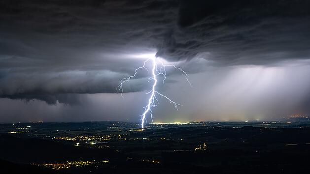 Unwetter in Bayern sorgen für Überschwemmungen und Stromausfälle