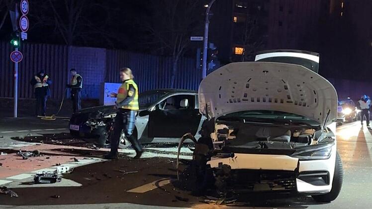 Bamberg: Mehrere Verletzte bei Unfall - Fahrerin ignoriert rote Ampel und verursacht Zusammenstoß