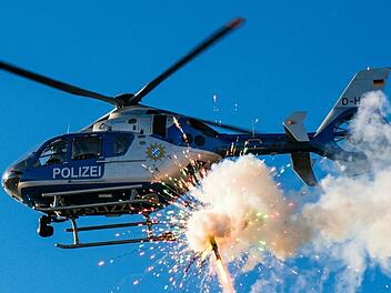 Polizeihubschrauber mit Pyrotechnik im Kreis Bamberg beschossen