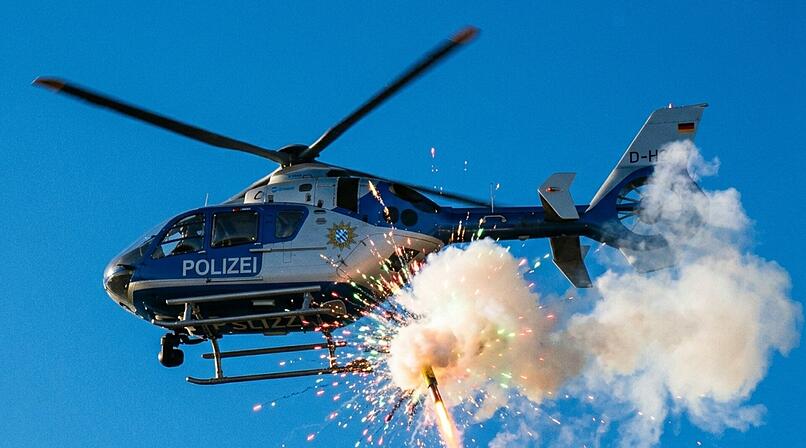 Polizeihubschrauber mit Pyrotechnik im Kreis Bamberg beschossen