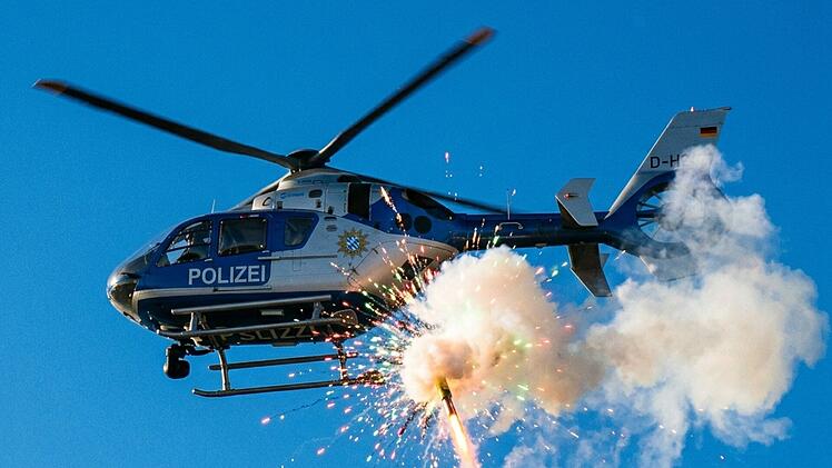 Polizeihubschrauber mit Pyrotechnik im Kreis Bamberg beschossen