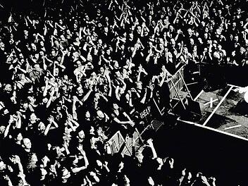 Knapp 15 000 Fans jubelten 2011 dem "Grafen" von Unheilig auf dem Coburger Schlossplatz zu. Auch heuer werden wieder Tausende zu den Open-Airs erwartet. Foto: CT-Archiv