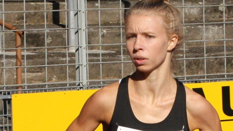 Viviane Heilmann vom TV/DJK Hammelburg verbesserte sich über 400 Meter Hürden erheblich.