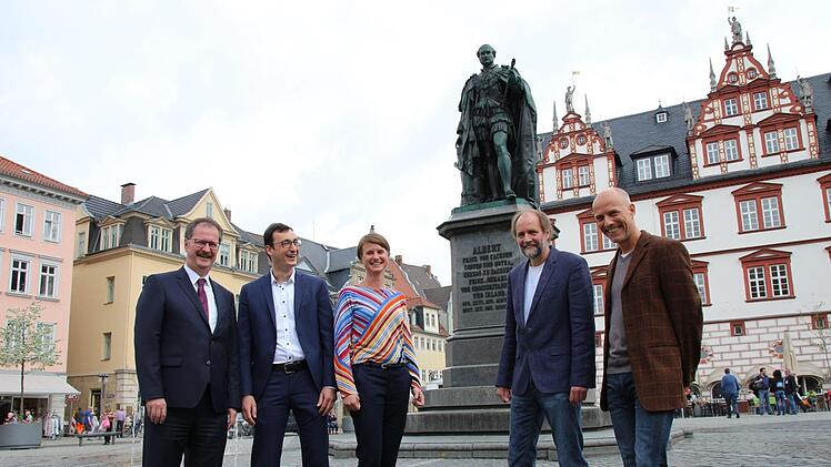 Von links: Martin Faber (Sparkasse Coburg-Lichtenfels), Alexander Wolz  (Staatsarchiv Coburg), Jana Riedel, Eckhard Mönnig (Naturkundemuseum Coburg), Christian Holtorf (Hochschule Coburg). Foto: Simone Bastian