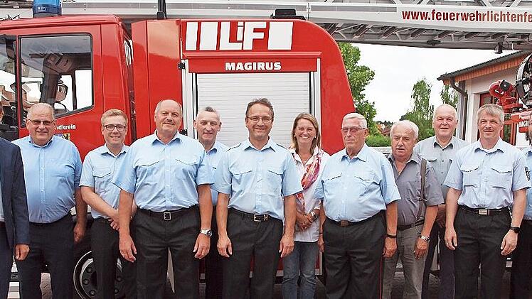 Die Stadtfeuerwehr Lichtenfels ehrte langj&auml;hrige Mitglieder (von links): Andreas H&uuml;gerich, Otto Dinkel, Florian Helmbrecht, Rainer Dinkel (50 Jahre), Hermann Schuberth, Uwe Schnapp, Sabine Rie&szlig;ner, Karl Herbst (50 Jahre), Georg Keller (50 Jahre) u...