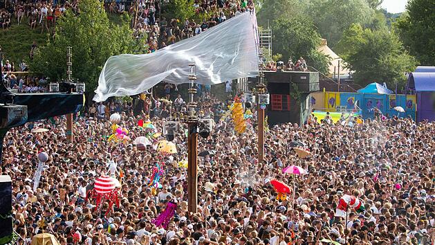 70.000 Besucher feierten auf dem Fusion-Festival. Doch eine Trag&ouml;die &uuml;berschattet das Event: Ein 28-J&auml;hriger wurde tot in seinem Zelt aufgefunden. Foto: Christian Charisius/dpa