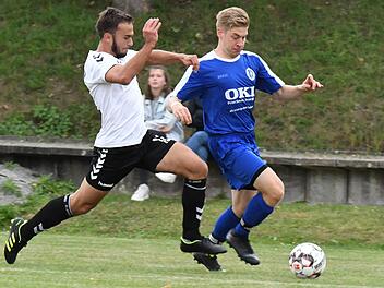 Klar vorne: Sulzthals Andreas Halbig (rechts) gegen den Reiterswiesenser Dominik Bieber  Foto: Hopf